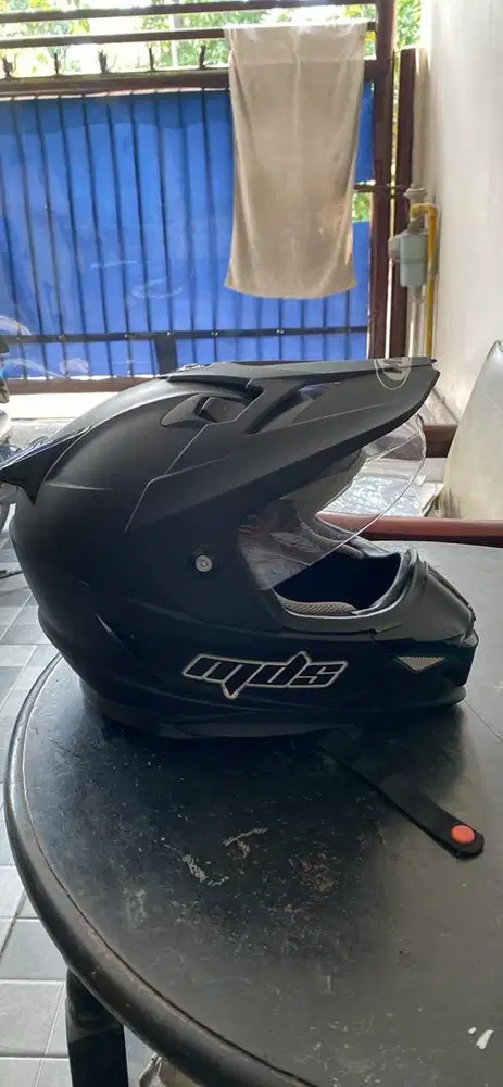 Helm mds supermoto