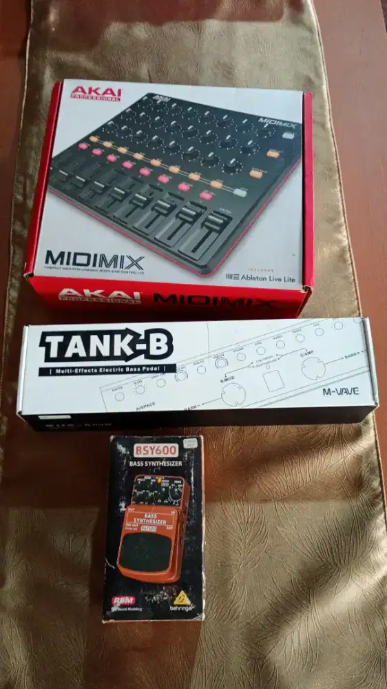 Mvave tank B , behringer bsy600 , akai midimix