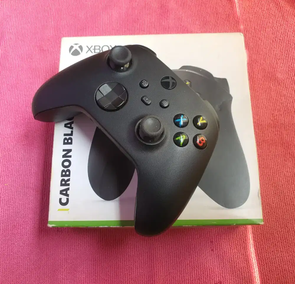Xbox Wireless Controller edisi Carbon Black