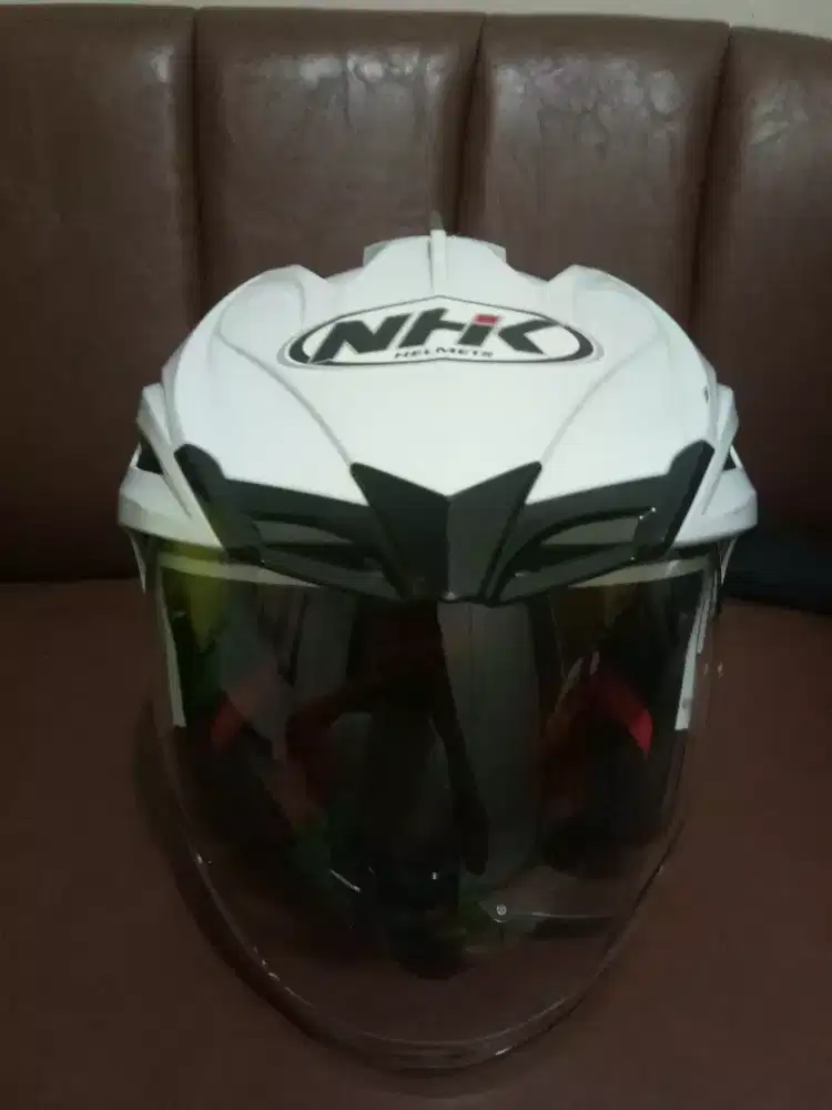 Helm NHK warna putih