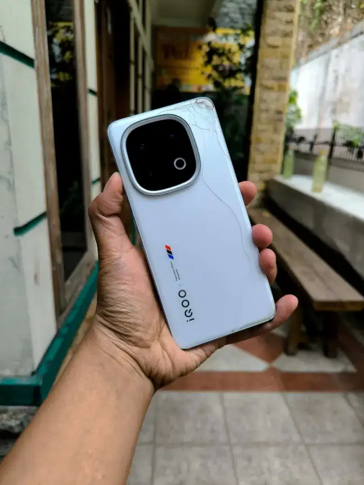 IQoo 13 12/256 snap 8 Elite lengkap garansi ttbt minus body