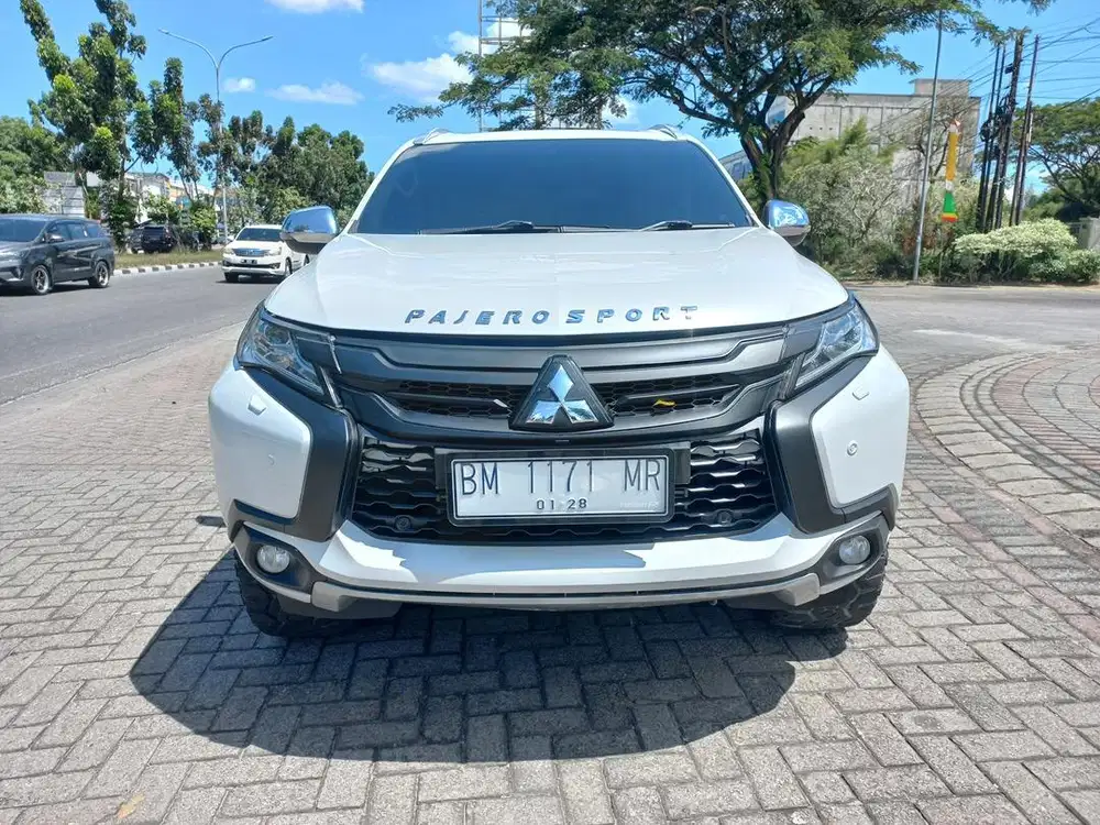 Dijual pajero sport dakar 2017 black interior
