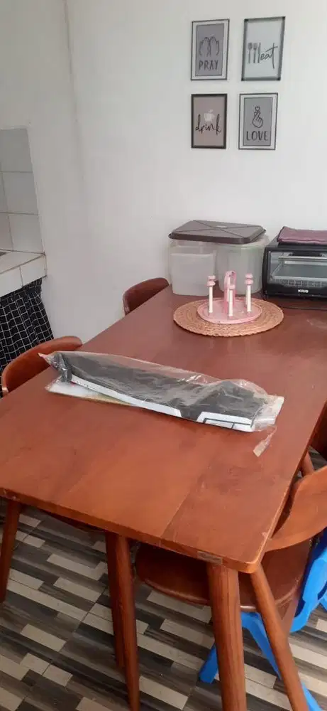 Dijual 1 set meja makan kayu Jati Jepara