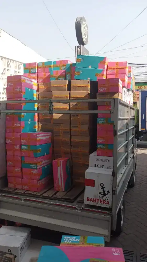DIBUTUHKAN TENAGA KERJA LAKI-LAKI UNTUK BONGKAR MUAT DI GUDANG