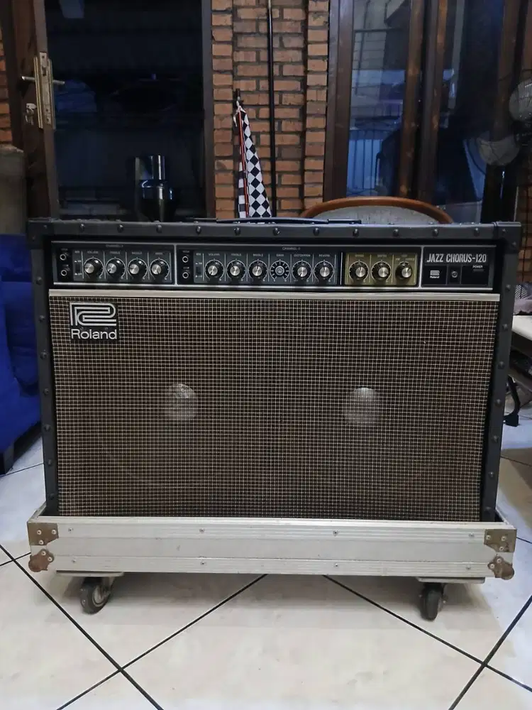 Amplifier Roland Jazz Chorus 120 JC 120 Made in Japan Vintage