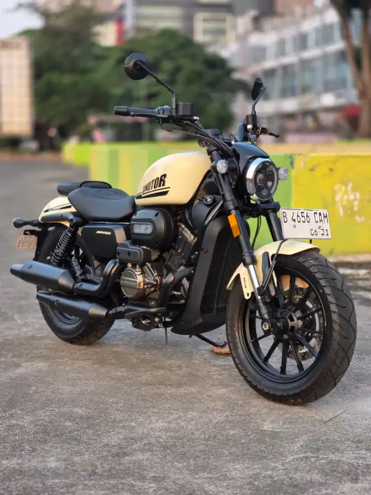 QJ Motor SRV 250 ABS KM 500 Perak