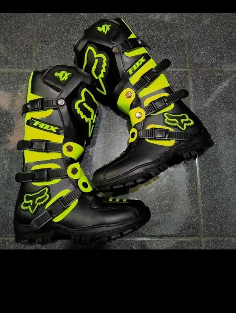 Sepatu motocross trail