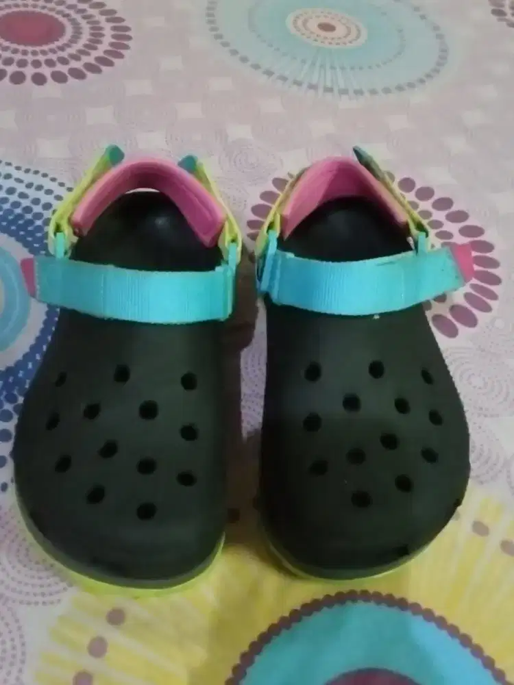 Sandal crocs original model terbaru