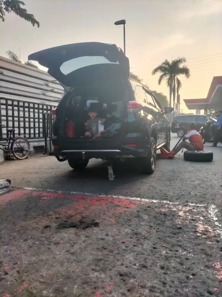 Jasa sewa mobil dan driver