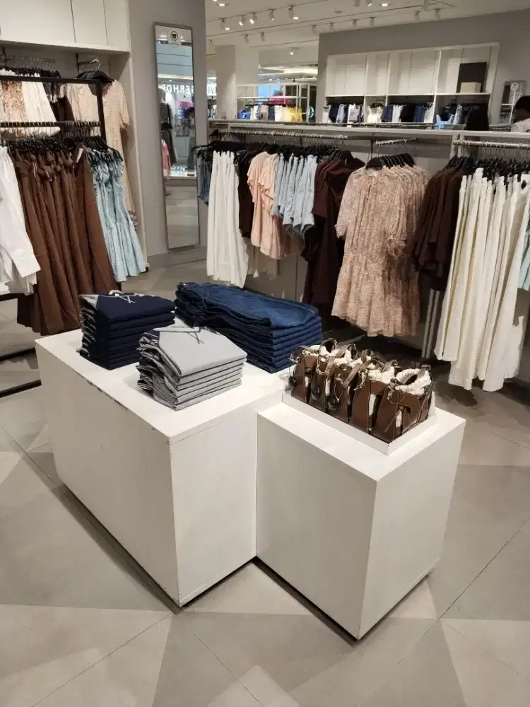 Meja Display Toko Asli Kayu (Nego)
