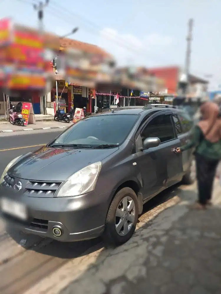 Nissan Grand livina 2010 Bensin
