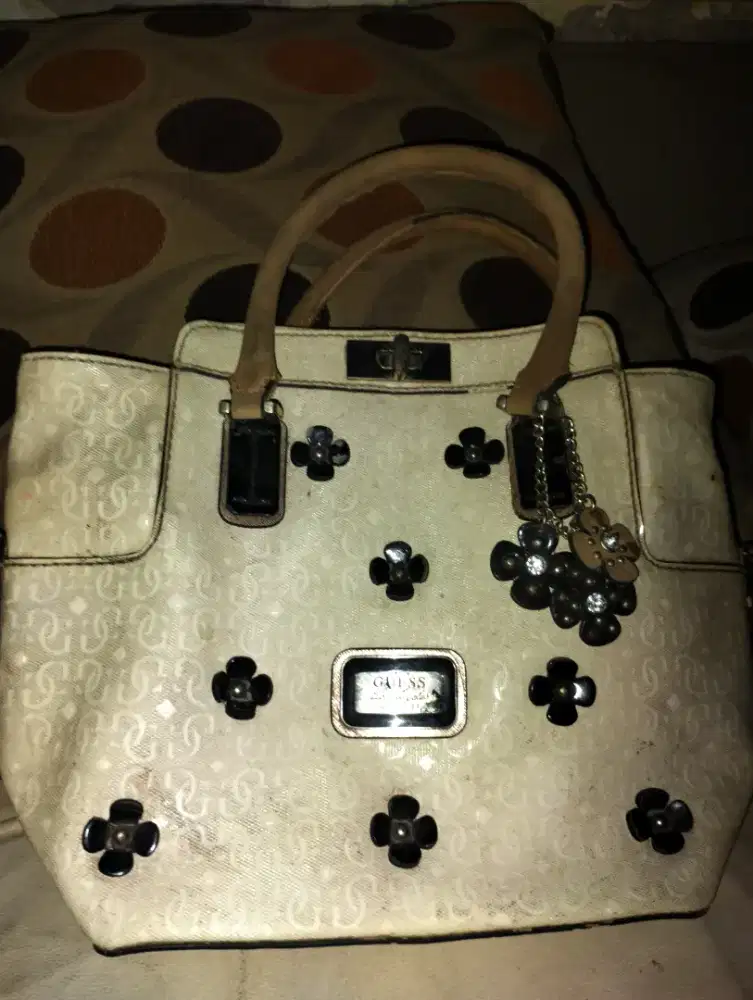 Tas pesta Guess ori