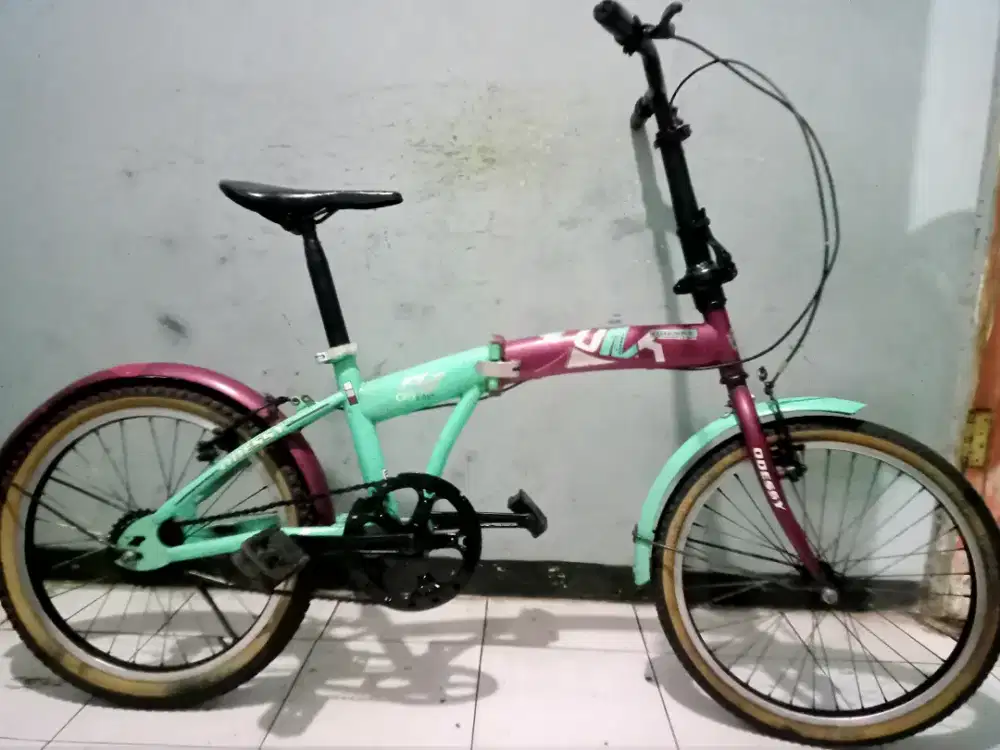 Dijual sepeda lipat Merk ODESSY ring 20 kondisi masih bgus kker normal