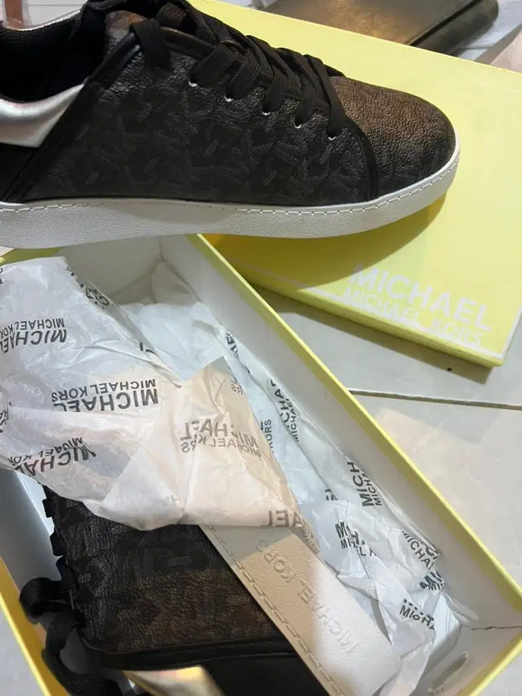 Sepatu Michael Kors black jacquard