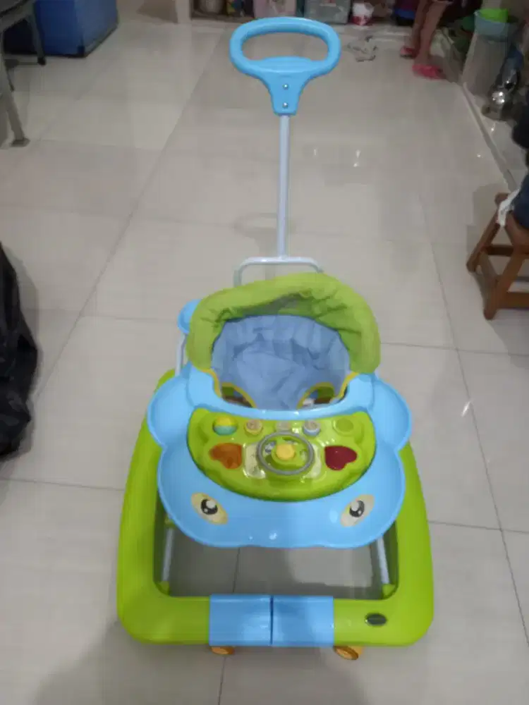 Mainan belajar jalan