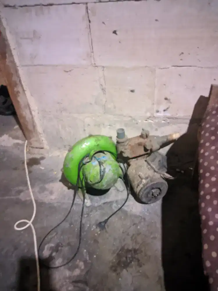Mesin Sanyo masih hidup kali ada yg minat . Jual aja