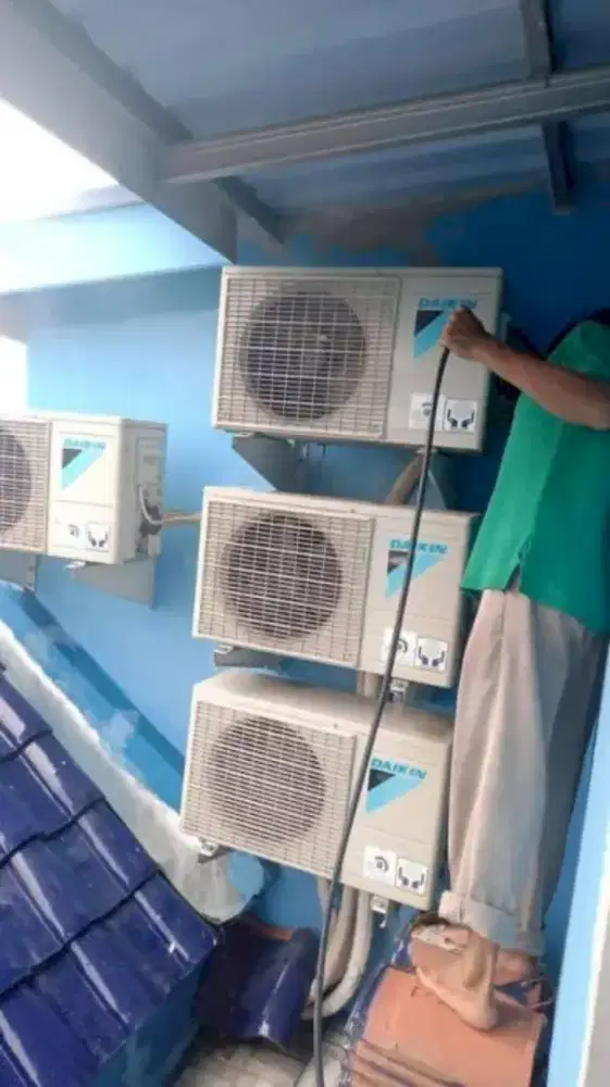Service Ac,Kulkas,Pompa Air,Mesin Cuci dan Bongkar Pasang AC.