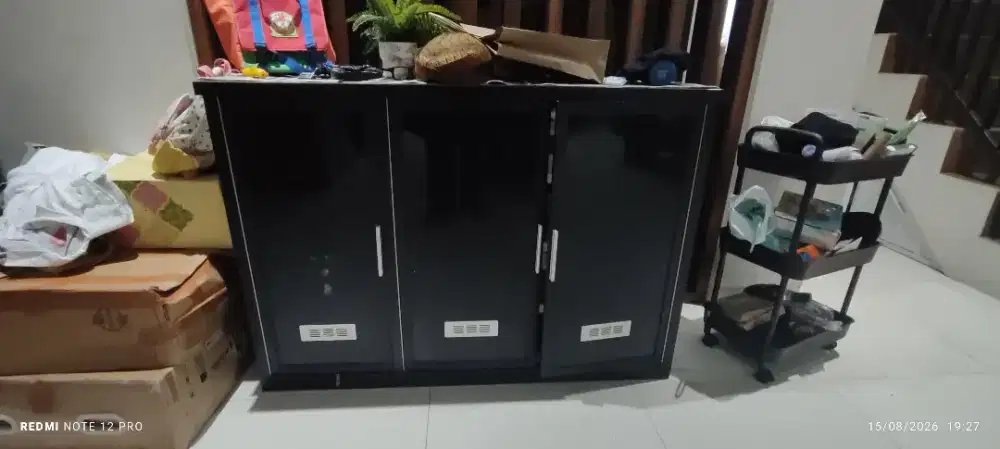 Lemari sepatu aluminium