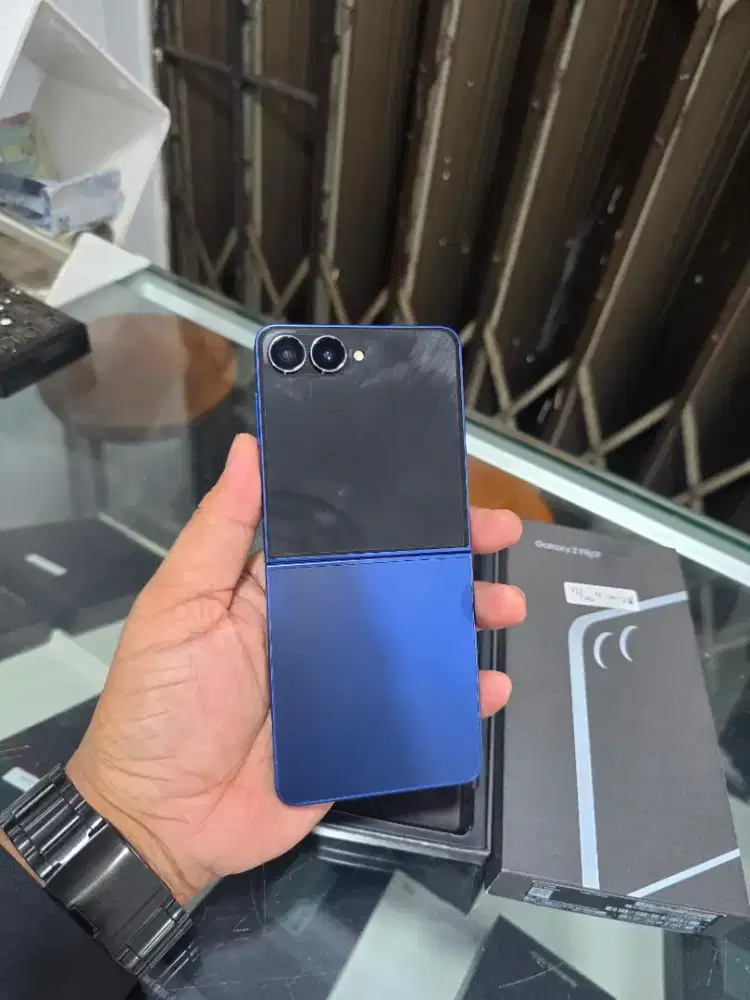 Samsung Z flip 7 12/256 mlus lengkap