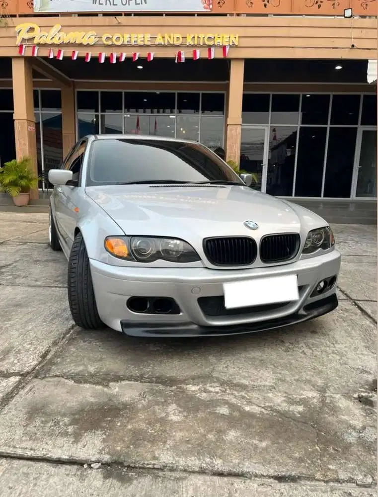 BMW 318i 2002 Bensin