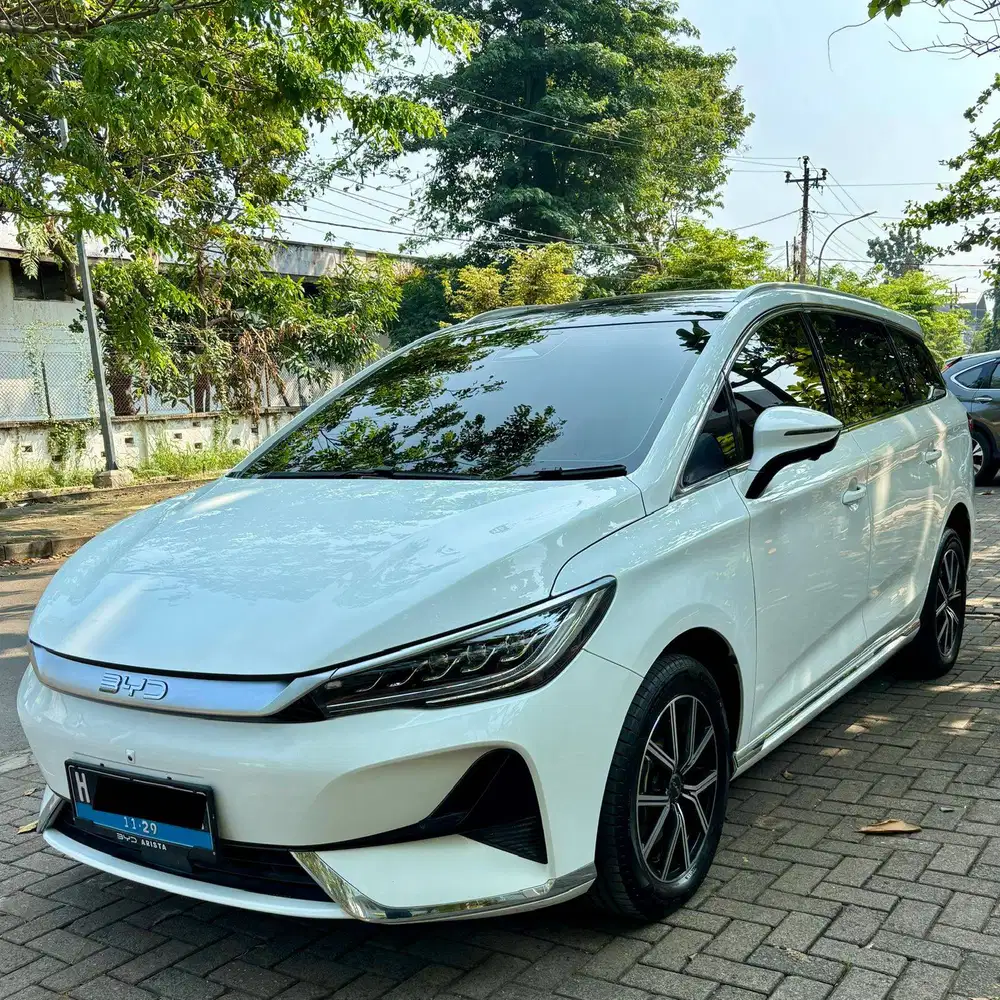 BYD M6 Superior Captain Seat 6 Seater 2024