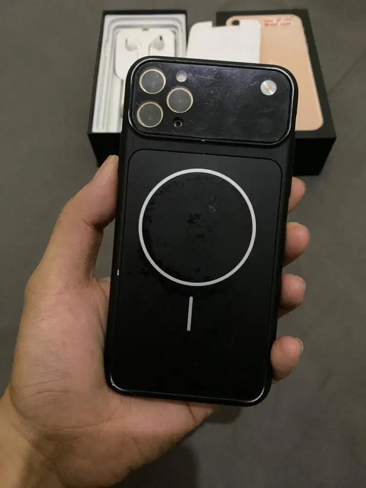 Dijual iPhone 11 Promax 64gb gold sinyal all operator
