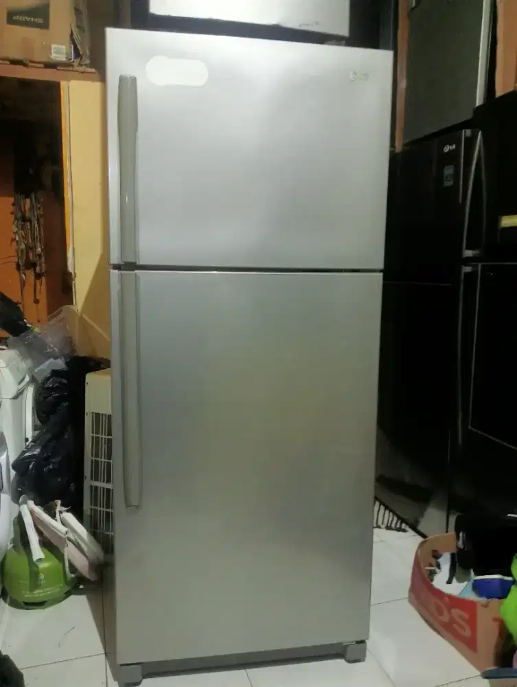 Di jual kulkas LG 2 pintu jumbo masih orisinil pabrik