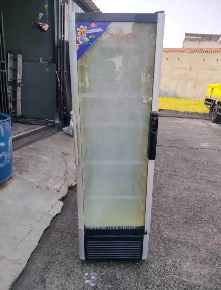 Showcase Polytron Besar Normal dingin