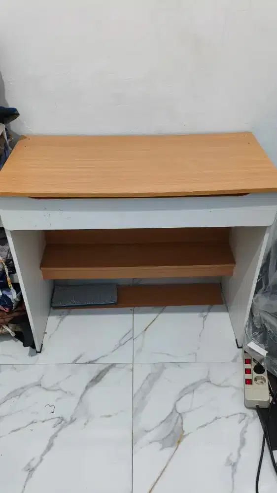 Meja belajar cantik
