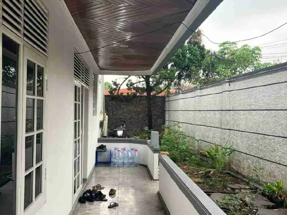 Dijual Rumah Klasik Cipaganti Permai Bandung LT 1.273 m², Taman Luas, 6+1 KT – Rp14 M Nego