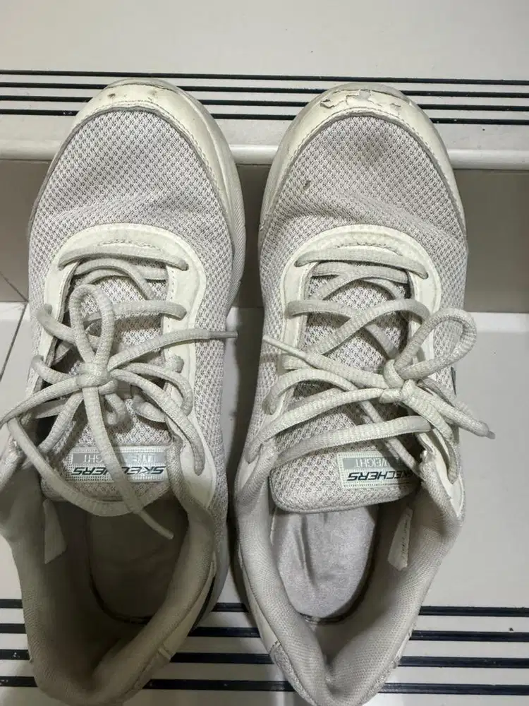 Sepatu skechers size 40
