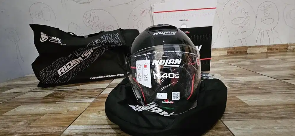 helm half face nolan n40.5 black glossy size L baru
