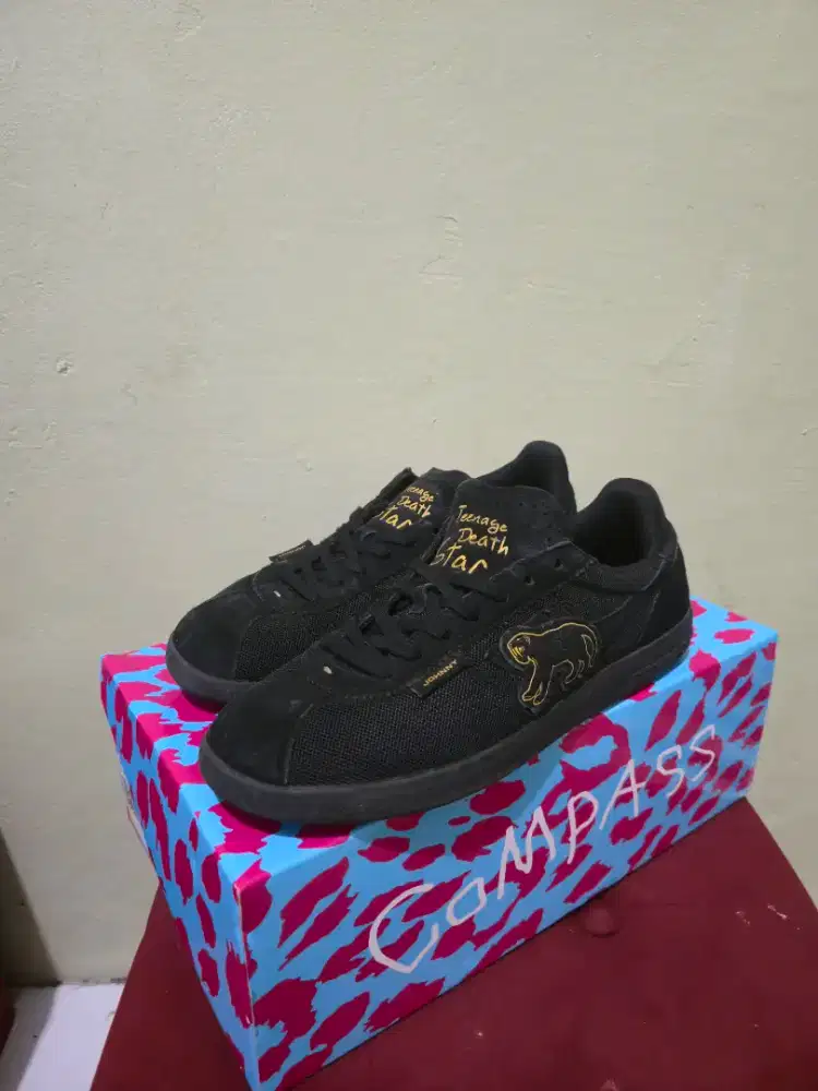 Sepatu compass tribune teenage death star (tds) ukuran 41