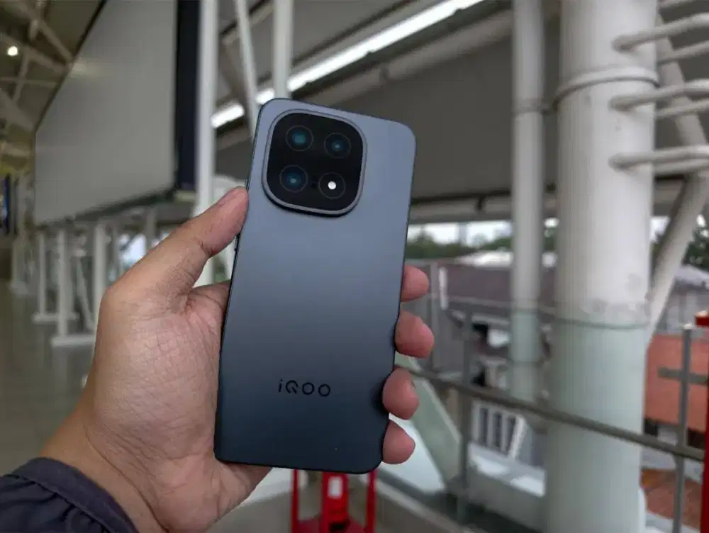 iQoo 15 16+16/512GB