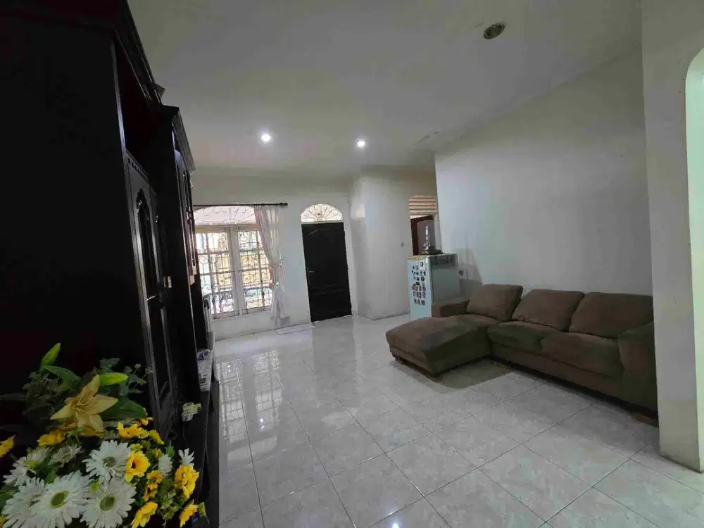 Dijual rumah huk
Gading pandawa
Luas 360 m2 strategis jalan lebar murah
