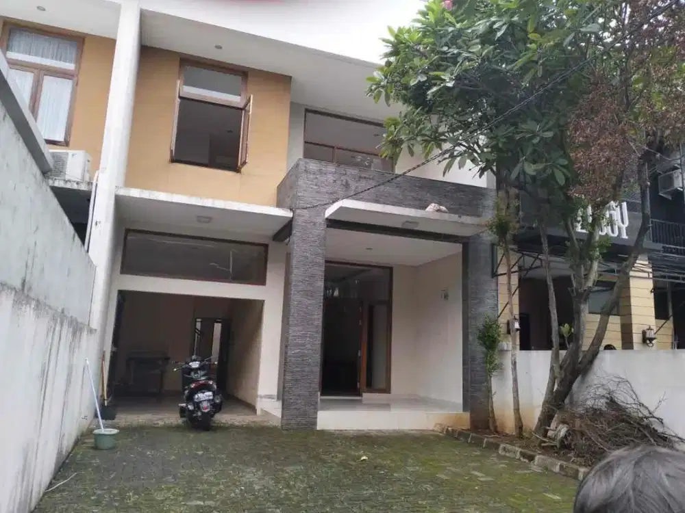 Rumah Townhouse 3 Lantai di Kemang Utara, Jakarta Selatan