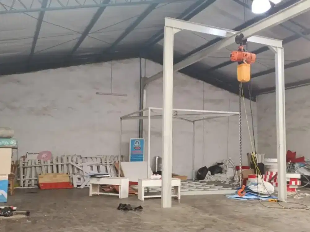 Dijual Murah Gudang 2 Lantai SHM Ada Mess, Kantor dan Crane di Kapuk Kamal Indah