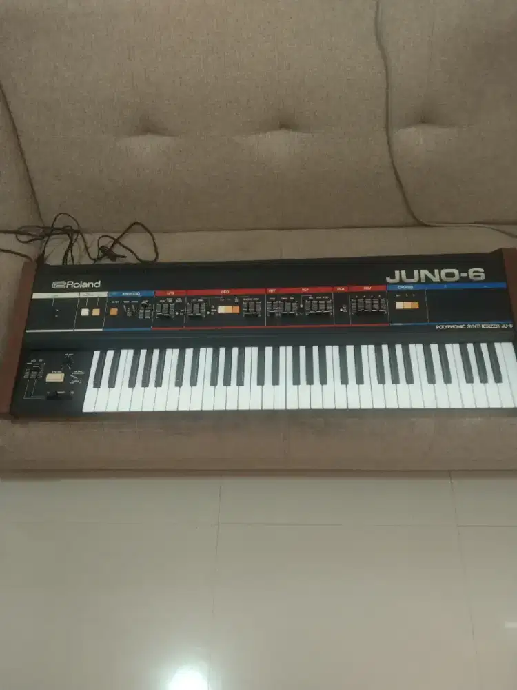 Dijual organ bekas roland juno-6