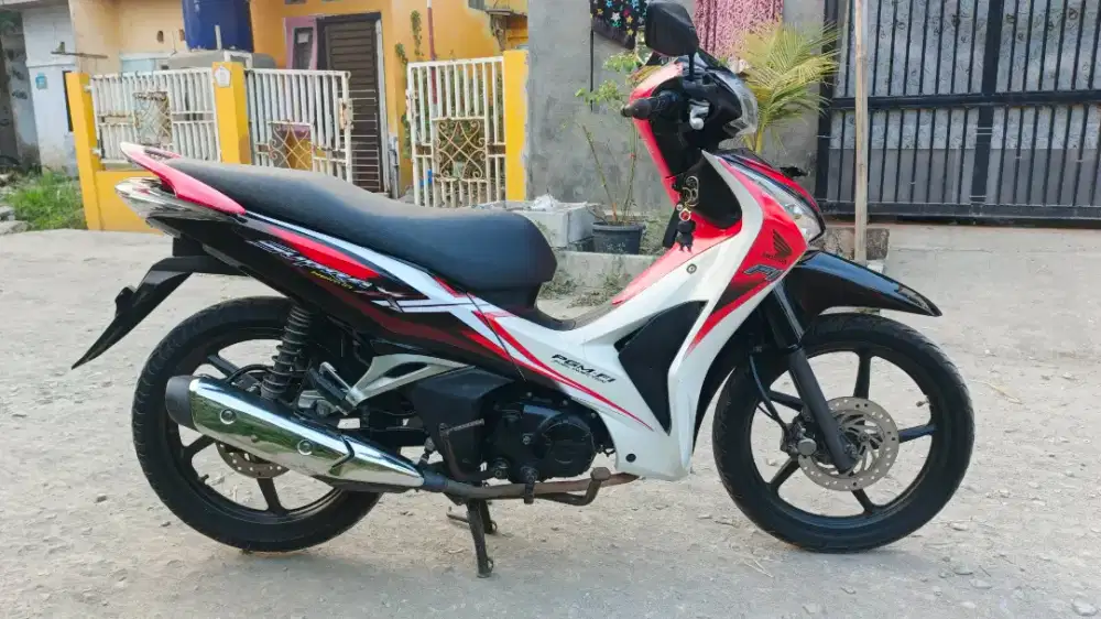 Honda Supra X 125 Helm In