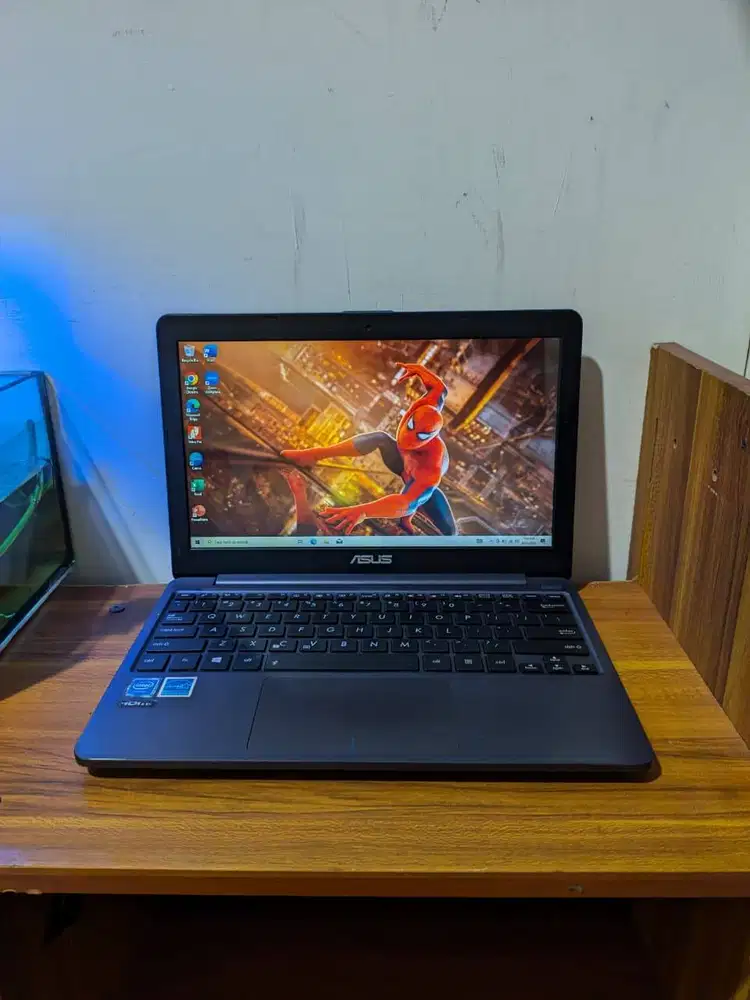 LAPTOP 1 JUTAAN ASUS E203M INTEL N4000 RAM 4GB SSD 240GB LAYAR 11,6