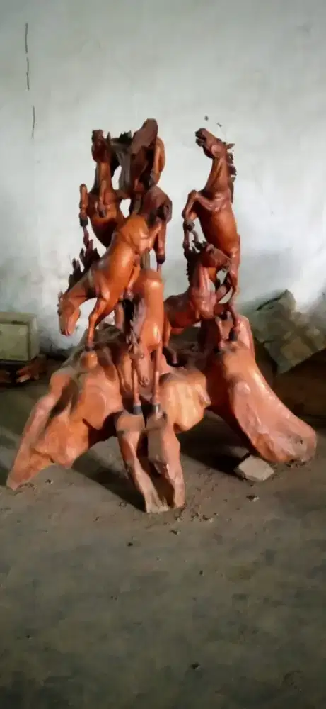 Patung kuda kayu jati