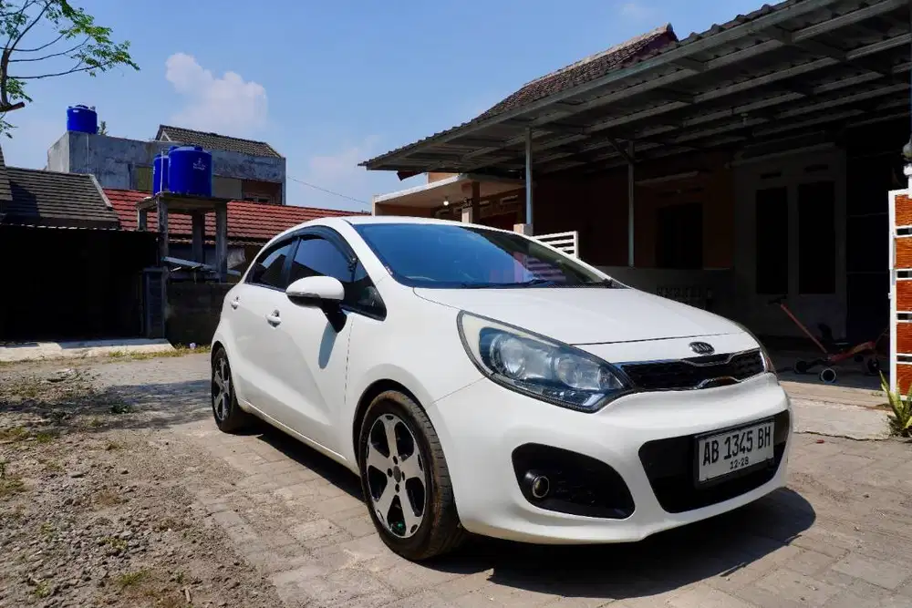 Kia New Rio SE 1.4 AT 2012 Terawat - Beli Des 2013