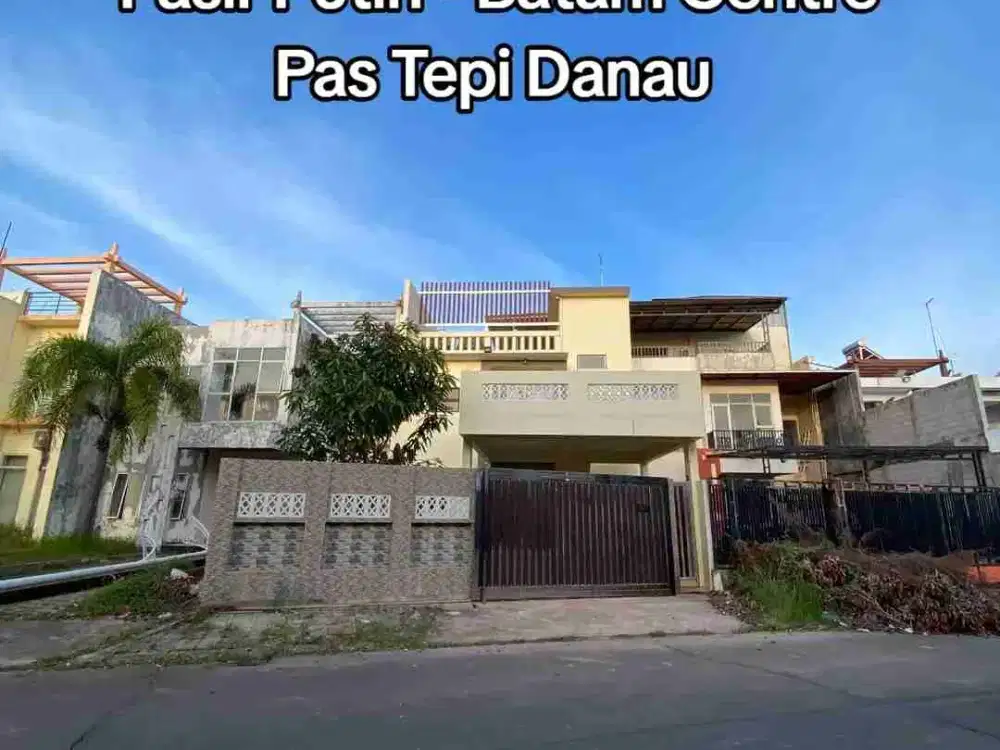 Rumah Mewah di Neo Coastarina Pas Tepi Danau dekat Pasir Putih