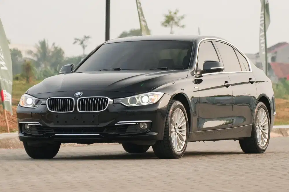 Nyaman ProMax! BMW 320i Luxury 2015 Black Warranty! C200 cla200 x1 x3