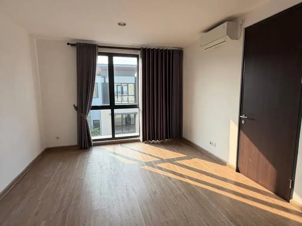 Dijual Cepat Rumah 3 Lantai SHM Semi Furnish di Citra Garden 8 Jakarta Barat