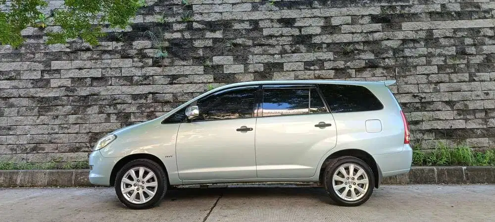 Toyota Kijang Innova 2005 Bensin