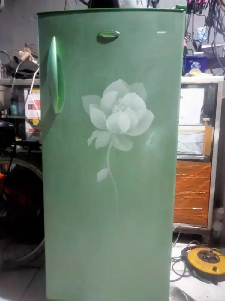 Kulkas Polytron mulus dingin normal garansi