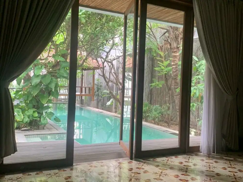 Dijual Rumah Villa Grand Sungkono 512 m2 Dukuh Kupang Barat with Pool