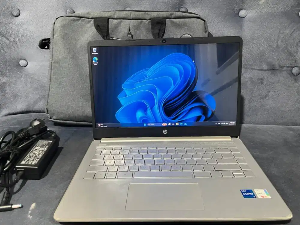 Laptop HP 14s i7 16GB 512SSD Tahun 2022