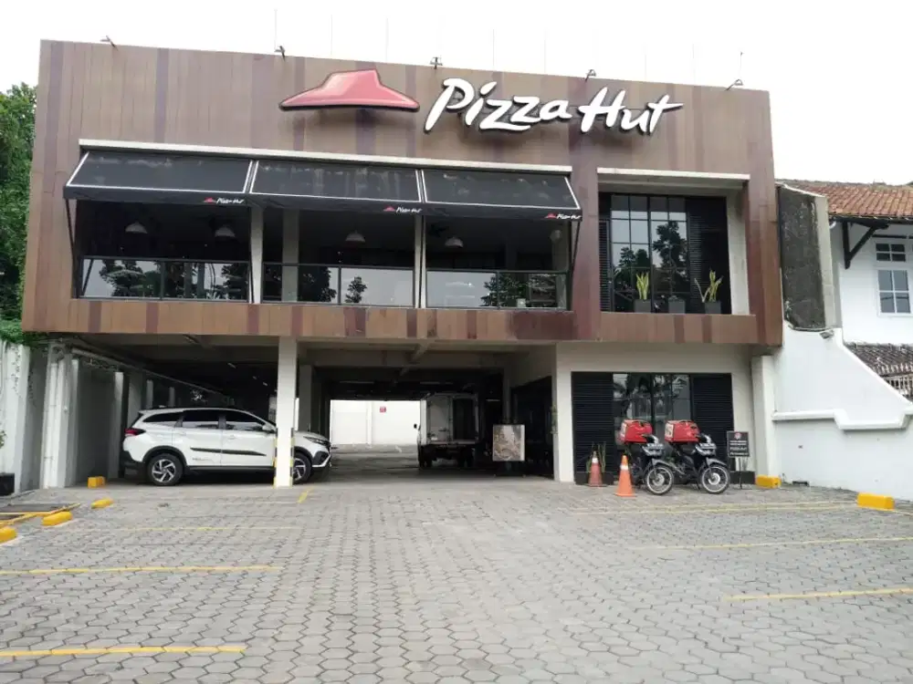 Gedung Ruang Usaha Strategis di Jalan Terusan Jakarta Bandung